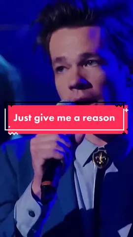 Pink - Just give me a reason 🎤🎧🎼 #pink #justgivemeareason #music #fyp #lyricsmusica #letrasdecanciones #parati #musiclyrics 