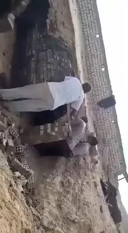 وحياتك يارب  انتا الموقعها 😂😂😂😹