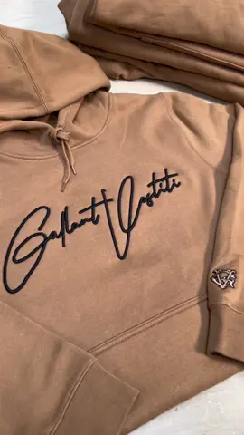 •3D Embroidered “signature” logo on our Best quality Sweaters 🔥 •Neck labels added as well👌🏼 •Many colors avilable ! DM us for more info to have your sweaters embroidered like these📥 #clothingbrand #embroidery #customembroidery #brands #brandmanufacturer #clothingbrandmanufacturer #manufacturerclothing 