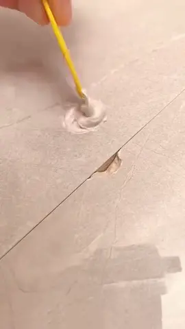 Quick to repair tile now😏#goodthings #goodstuff #lifehacks #homehacks #householditems #repair #LearnOnTikTok #fyp #foryou 