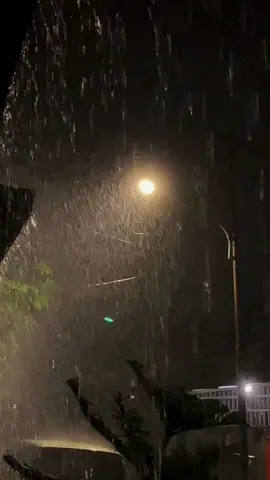 #foryou #foryoupage #nightvibe #rainnight #fyp 