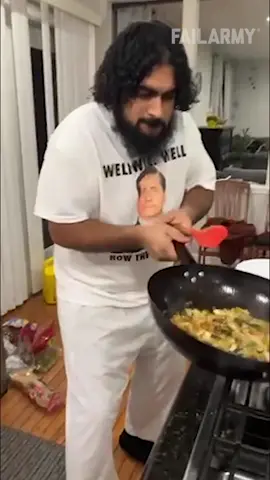 Tag the best worst bad chef you know! 🥪🚶#FailArmy #GordonRamsy #cookingfail #foodnetwork #foodfails #boneappleteeth