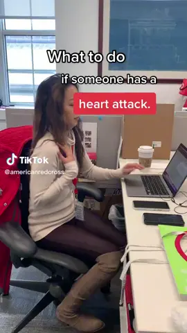 She's  having a heart attack!! #heartattack #cpr #help #cprsaveslives #Love #health #MomsofTikTok #coworker #work #stress #cardic #nurse #ems