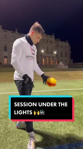Session under the lights, nothing better 🙌🔊 #football #soccertraining #satisfying #asmr #syracusebbt 