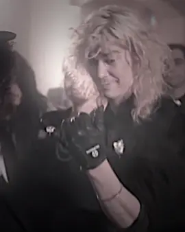 got me blushin😚#duffmckagan #duffmckaganedit #gnr #duffmckagangunsnroses #gunsnroses #gunsnrosesedits #novemberrain #novemberrainedit @Guns N’ Roses #foryoupage #editsbyleostan @💌 🦋