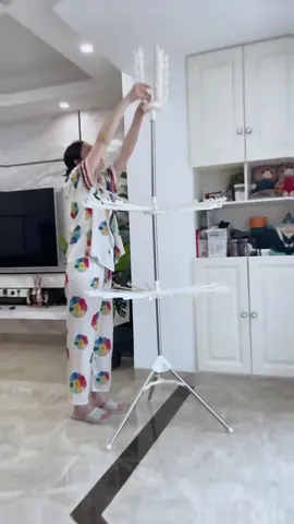 This folding drying rack is specially designed for children, can dry seventy or eighty baby clothes, rotates in three layers, does not take up #hanger 