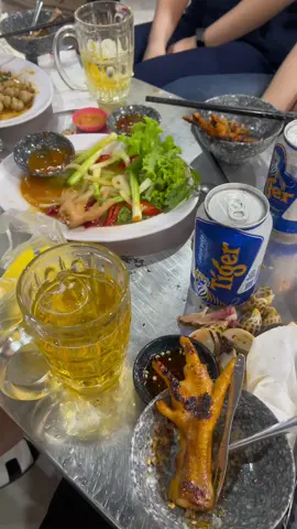 Cũng là giữ xe quán nhậu, nhưng mà khoan nó lạ lắm..🥹 #xuhuong #nhau #police 