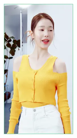 Plump! Glowing! Hydration! Boost! 💧💚 Learn the steps of the #GoPlumpChallenge from #JangWonyoung herself. 🥰 Join the challenge for a chance to win a #GreenTeaSeedSerum Set and K-pop light stick. #innisfreephilippines #innisfree