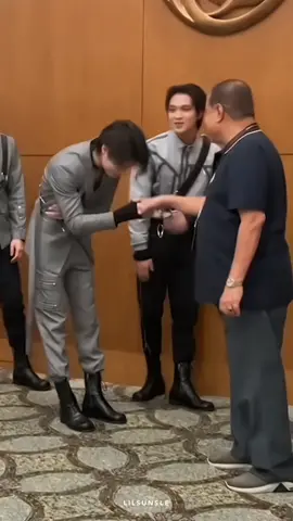 #NCTDREAM SALIM😭 so salim basically is a culture in Indonesia. it's a form of appreciation to older people😭