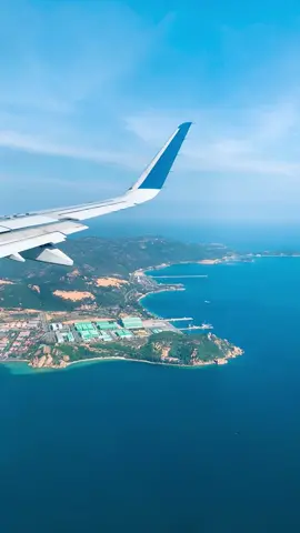 Cam Ranh là bến bờ nối liền với huyện đảo Trường Sa của Khánh Hòa và nối liền với Hoàng Sa thân yêu của đất nước Việt Nam. Cam Ranh được xem là vịnh nước sâu tự nhiên tốt nhất thế giới đẹp, êm đềm và kín gió#Camranh#trainghiem #xuhuongtiktok #traveltiktok 