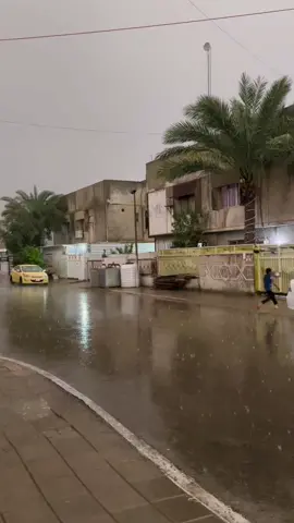 ريحة مطر تحضّن شوارعَنا بحنِين, وفينا أمانْي تكُثر إذا رش المطر.                                                                         #مطر #شوارع_بغداد ##امطاراليوم #وليد_الشامي #امطري_قلبي_امطري #العراق #اكسبلورexplore #فولووو #تصويري #بيتنا_القديم 