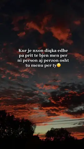#xrilyrics #fyp #viralvideo #dhezipahiri #viralropttiqifsha #foryou #kamenica 