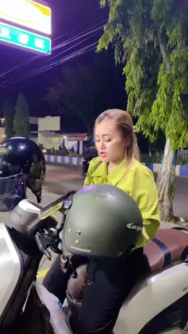 Ngopo aku setenanan iki karo koe? Mergo kur karo koe aku iso ngrasakne opo sing urung tau tak rasakne