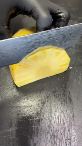 🎂🍓 Joyeux anniversaire ! Pour célébrer cette journée spéciale, j'ai créé un gâteau qui est à la fois délicieux et sain. Mon gâteau 100 % fruits est composé de fruits frais.Sans sucre ajouté ni additifs artificiels, il est parfait pour les personnes qui cherchent une alternative plus saine aux gâteaux traditionnels. Alors, pourquoi ne pas ajouter une touche de fraîcheur à votre fête d'anniversaire avec ce délicieux dessert ? 🎉🍰 #gateaufruits #anniversaire #sainetgourmand #foodporfood 