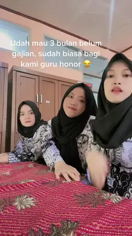 the real pahlawan tanpa tanda jasa kerja serius gaji becanda #guruhebat #guruhonorer #honorerindonesia ##gurumuda #fypシ @akuaapriil 