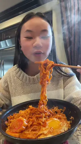 samyang buldak ramen and black bean noodles mukbang @shaunatran 