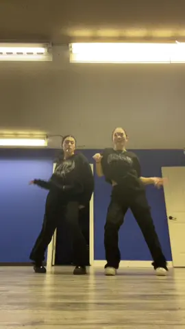 make it jump like this😛😛 #fyp #foryou #dance 