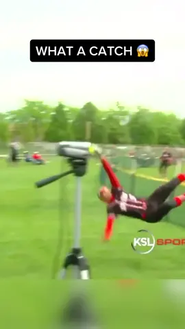 She went ALL OUT for that catch 👏🔥 (via samsworth_KSL, KSL5 TV) #softball #dive #catch #outfield 