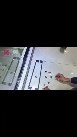 Shower door door handle decoration#WANJIA #custom #customdoor #customwindow #showerdoor #showerdoors #showerdoorfactory #showerdoorclean #doorhandle #doorhandles #windowdoor #windowsdoors #doorswindows #doorwindow #doorsandwindows #doorsandwindowsfactory #aluminum #aluminumwindows #aluminumwindowfactory 
