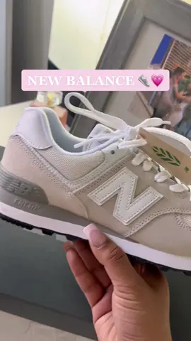 The most comfortable shoes 👟🥰 #newbalanceshoes #corporategirlies #workingmomsoftiktok #careerwomen #businesscasualoutfits #neutralaesthetic 