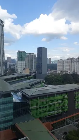 view kota Kuala Lumpur, Malaysia, dilihat dari jendela Hotel Le Meridien KL Sentral.  #jalanjalan #kualalumpur #malaysia #today 