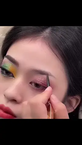 เขียนออกมาขนคิ้วเรียงเป็นเส้นๆ