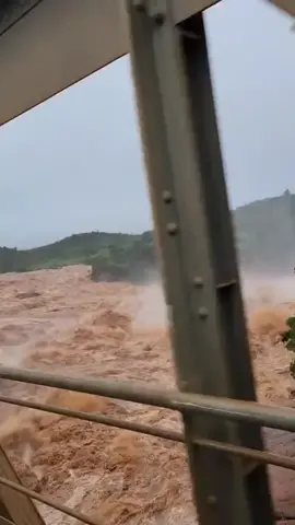 sungai yang tenang lagi mengamuk 😭 #prayforlahat #lahatsumateraselatan #lahatupdate #musibah_yang_takterduga 