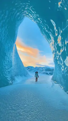 Iceland ice caves!! 🤯 #Iceland #Icelandwinter 