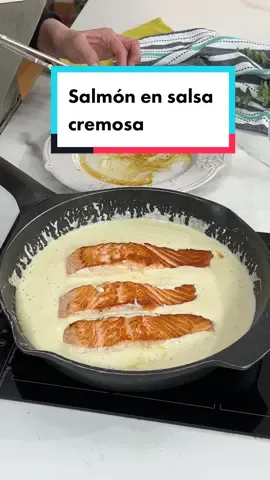 #Receta de #SALMÓN EN SALSA CREMOSA: INGREDIENTES para 4 personas: 800 gr de salmón fresco 250 ml de nata para cocinar 100 ml de leche 1 cebolla Aceite de oliva Sal y pimienta Eneldo #annarecetasfaciles #AprendeEnTikTok #salmonensalsa