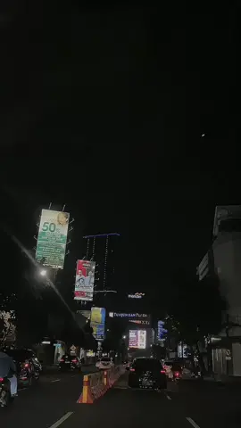 Bikin canduu #surabaya #surabayanightvibes #citylight #healingtiktok# #aesthetic #mentahan #mentahanvideoaesthetic ##VibesMalamHari #JalanMalam #MentahanVibesMalam #fyp #fypシ #capcut 