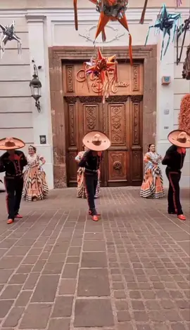 Mi cultura 🇲🇽✨  #mexico #jalisco #tlaquepaquejalisco #meztli #balletfolklorico #folklorico #charro #parati #fyp #vivamexico 