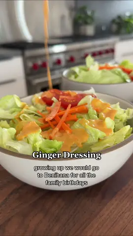 Japanese Benihana style ginger dressing✨ . For the Dressing:▪️1/4 Cup Sweet Onion▪️2” Piece Celery (2 Tbsp)▪️1” Piece Fresh Ginger (1 Tbsp)▪️2” Piece Carrot (2 Tbsp)▪️1 Tbsp Soy Sauce▪️1+1/2 tsp Tomato Paste▪️1+1/2 tsp Sugar▪️1 tsp Lemon Juice▪️1/2 tsp Salt▪️2 Tbsp Rice Wine Vinegar▪️1 Tbsp Water▪️1/4 Cup Peanut Oil▪️ . For the Salad:▪️Icebery Lettuce, torn bite sized▪️Carrot Sticks▪️Tomato▪️ . 1️⃣ Blend together all ingredients until smooth; serve over salad and enjoy! 2️⃣ Store extra dressing in a mason jar in the fridge; it will stay fresh for 3-4 days . ⏲5 minute prep time + 5 minute cook time . 🥗Recipe makes 4 servings . #tiktokfood #EasyRecipe #healthyrecipes #benihana #saladrecipe 
