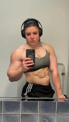 Own lane, own pace, own race 🔥💯 #Fitness #gymmotivation #bodybuilding #dunjabitar #foryou #fyp #capcut #girlswholift #physique 