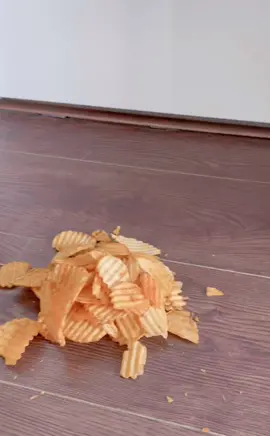 Crushing potato chips! #shoelover #experiment #tiktiok #shoegoddess #higheel #fyp #shoegoddess 