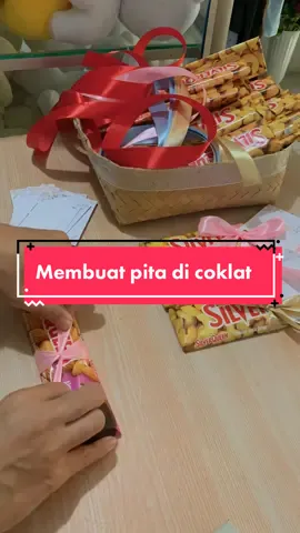 Membuat pita dicoklat agar lebih cantik #fyp #buketmurahpampung #tokobungalampung #lfl #tutorial #mengikatpita #lflflfllflflflflflflflflflfflflflflf 