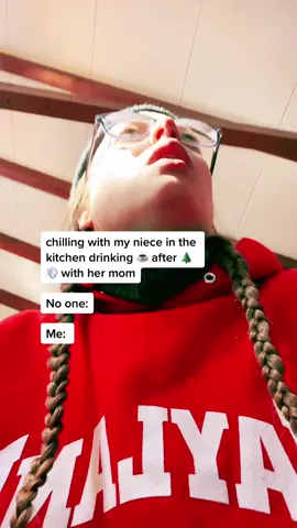 When you spent too many years in the tenches 👃🏼❄️ and the brain can not compute #recovery #neice #cannaqueen #harmreductionsaveslives #kitchenchats #kidsoftiktok #funny #hotmess #over30 