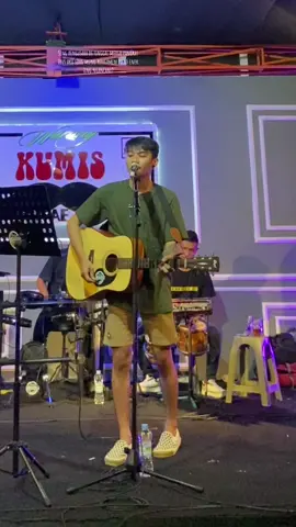 Aku kon ita itu ngono? Nyonya nyanyi tok neng cafe
