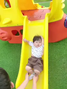 She is so cute#bayitiktok #bayi #funnybaby #cutebaby #fyp #foryou #babyfever #babylover #cute#funnyvideo#fatbaby#babyfat#babylaugh #littlegirl 