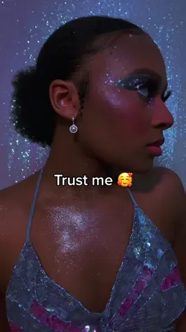 This butterfly effect is crazy 💖💜💙  #butterflymakeup #festivalmakeup #festivalmakeuplook #makeup #thebutterflyeffect🦋 