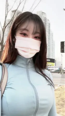 길가다 직장동료와 마주치면 인사한다 vs 안한다..? 🤔ㅋㅋ #fyp 