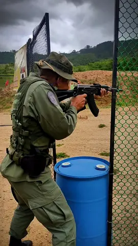 Shooter Performance - Tirador Experto - Ejército Venezolano #armedforces #soldier #shootingtime #shooter 
