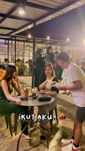 Kira2 kaka udah punya doi ga ya?🤔 #fyp #mahaciwa #gombalanmaut #challenge #alfaxbyalfamart #alfaxmalang #alfaxindonesia #universitasnegerimalang #universitasbrawijaya #ummcampus #kulinermalang #malang 