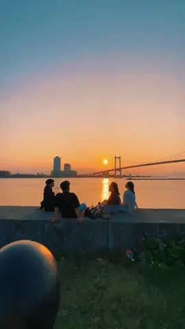 Hạnh phúc khi chúng ta còn được đi với nhau ❤️#fyp #fypシ #thanhxuan #friends #tinhban #sunset #hoanghon #đà_nẵng #danangcity #xuhuong #viral #xh #cauthuanphuoc 