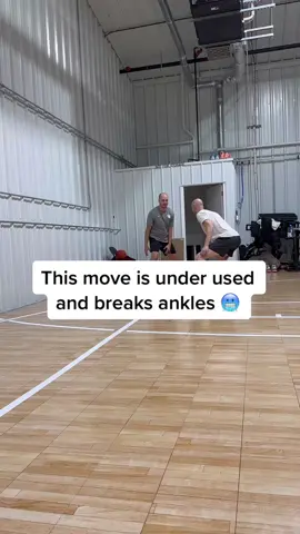 This move is TOUGH! 🎒🥶 #basketballdrills #basketballtraining #basketballworkout #basketballtips #basketball  #screammovie 