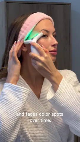 We’re leveling up our face-sculpting tools this year 🙌🏼 This is our micro-current device!👇🏼 #beautyhacks #BeautyTok #skintok #viral #foryou #fyp #beauty #skincare #skincareroutine #SkinCare101 #GlowUp #face #skincaretips #skin