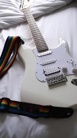 Might have treats myself again… #fender #marshalls #squier #squierstratocaster #electeicguitars #unboxing 