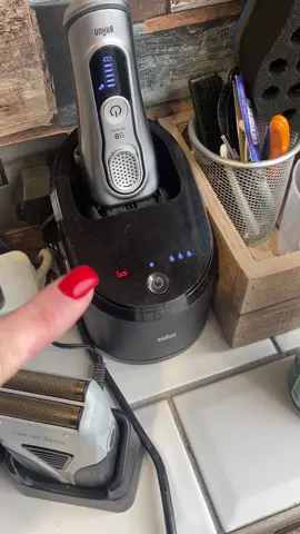 Refil & clean my BraUn Series 9 foil shavers✅🤩 ••• #CutsByNatasha #FemaleBarber ••• #NVbarbers #faded #nottinghambarber  #flawlessfades #newstyle #barber #barbershopconnect #barberworld #instahair #fade #nottinghambarber #barbersinctv #style #thebarberpost #nottinghambarber #mensvideos #viral #braunseries9 #braunshaver #braun #cleanhack #explorepage #cleaning #cleaner #tiktok #selfclean #fresh #putyouongame 