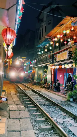 Tất cả những người bạn gặp trong đời đều là những món quà, hoặc là một bài học và cũng có thể là một sự mất mát.  #hanoi #trip #capheduongtau #travel #viraltiktok #photographer #vietnam #tiktok #videoviral #street #hanoi #caphe #night #relax #xh #fypシ #xuhuong 