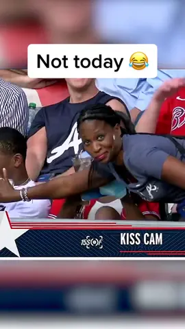 Mom wasn’t having it 😂 #kisscam #baseball #sports (via @15sof) 