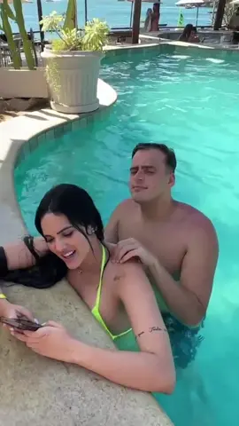 jon vlogs fazendo massagem na emily garcia @e_milygarcia @jonvlogs #namorados #viral #resenha #emilygarcia #jonvlogs #clips #amor #clipdetwitch